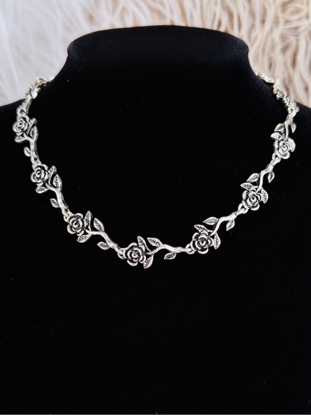 Vintage Silver Tone Rose Vine Choker Necklace Floral Botanical Romantic Cottage